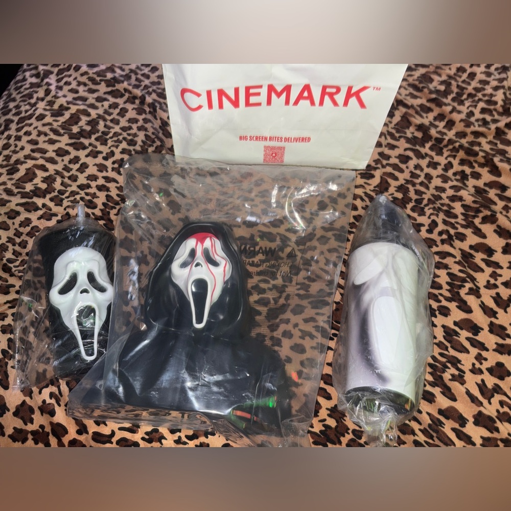 Brand new Cinemark Scream 7 Ghostface popcorn bucket and drinkware.